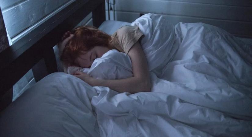 Megszólalt a szakértő: ha így alszik, súlyos következményei lehetnek!