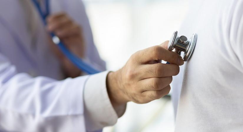 Komoly figyelmeztetést adott ki egy neves orvos egy nagyon gyakori tünetről