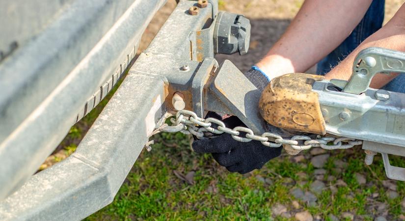 Horrorkaraván, amit látnod kell: traktort húzott a Passat VIDEÓ