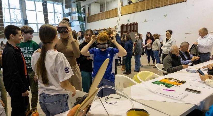 Életeket akar menteni az X-faktor sztárja, nagy lehetőséget fogadott el – galériával