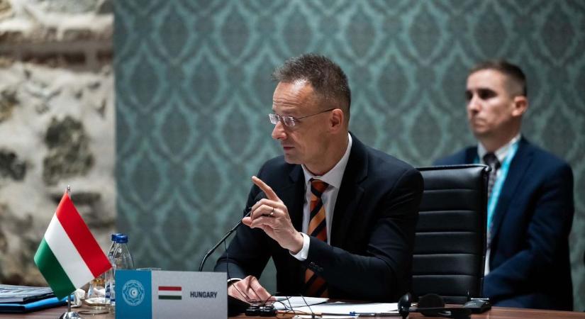 Kivont karddal védte Orbán Viktort Szijjártó Péter: súlyos vádakat fogalmazott meg Zelenszkij kulcsembere