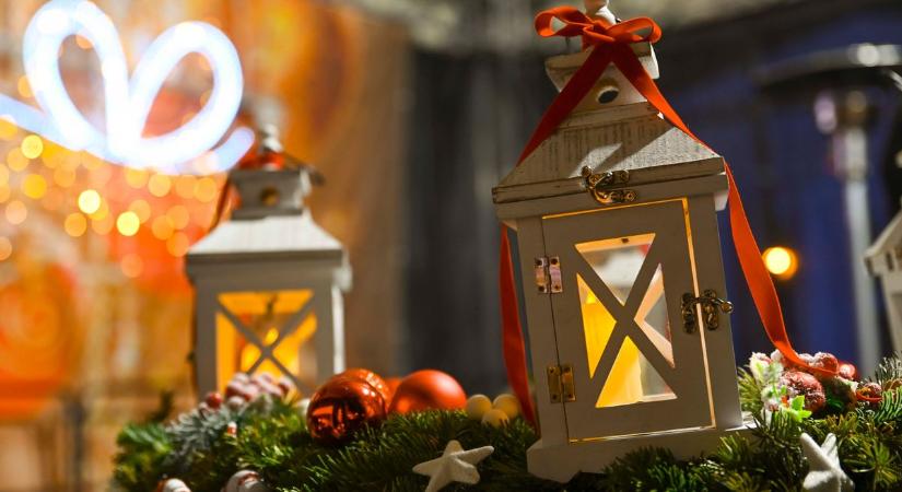 Fellobbant a láng az örömöt jelző gyertyán (képgalériával)