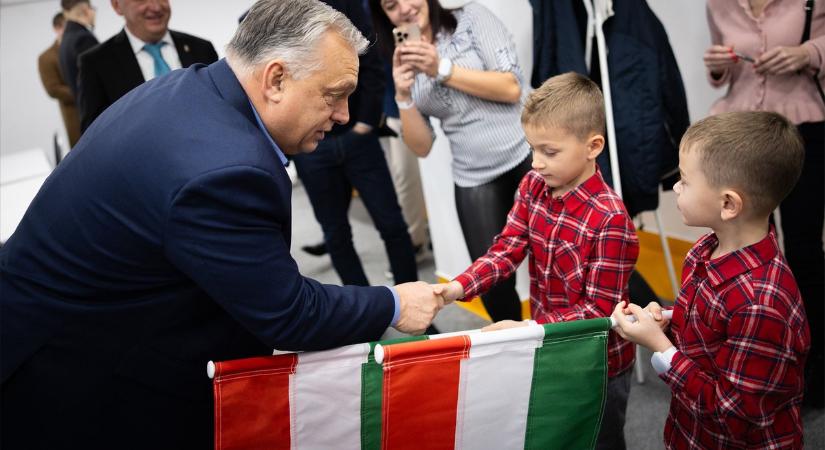 Orbán Viktor betekintést engedett a kulisszák mögé - Videó