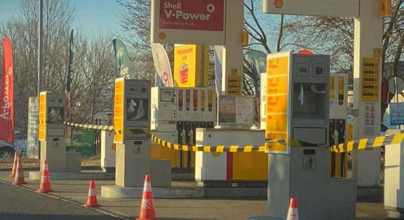 Nagyot hibázott a Shell, vizet tankoltak az autókba az egyik magyar benzinkúton, óriási a kár – De hogy kerülhet víz az üzemanyagba?