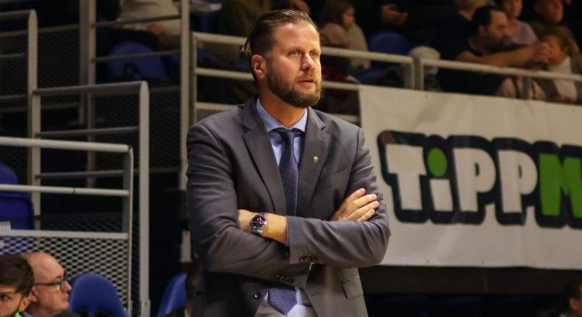 Lerázta a bajnok ellenfelét