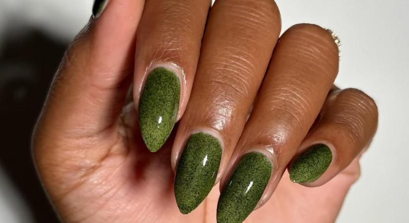 Ezek a Grincs ihlette körmök lesznek most a karácsonyi időszak nagy sztárjai – garantáltan ellopják a figyelmet