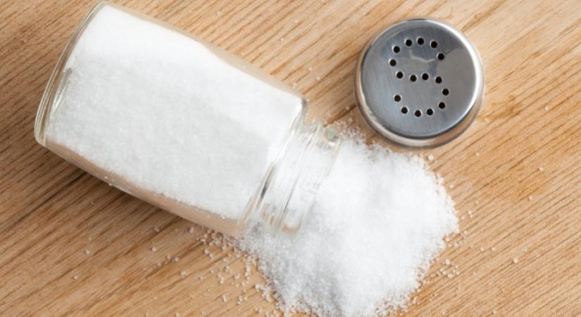 Tegyél egy pohár sót az ágy alá: hihetetlen dolog történik majd reggel, mikor felébredsz