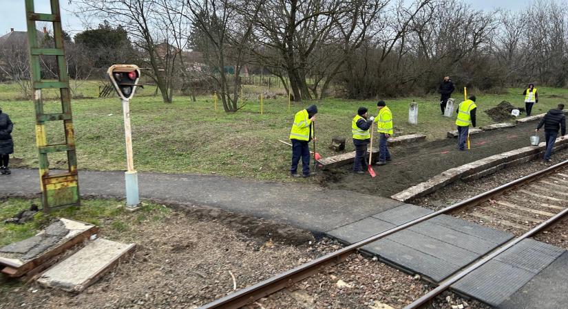 A felújított pályán sűrűbben járnak a vonatok a Hatvan-Somoskőújfalu vonalon