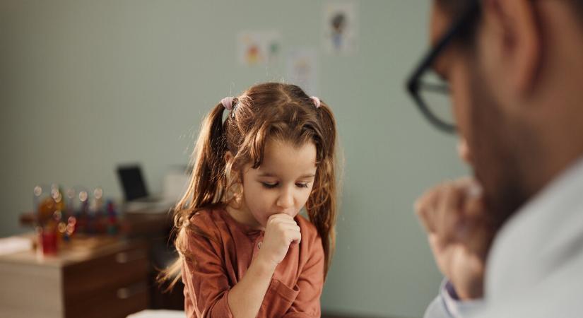 „Ha köhög, nem mehet ki!” – 6 mítosz, amit ideje elfelejtenünk a köhögésről