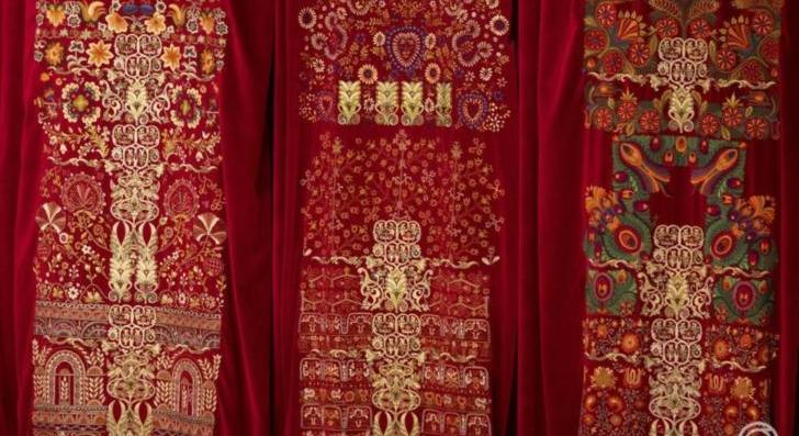 Száznégy hímző alkotta a Nemzeti Színház díszfüggönyét
