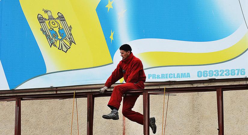 Az Üveghegyeken innen, Transznisztián túl