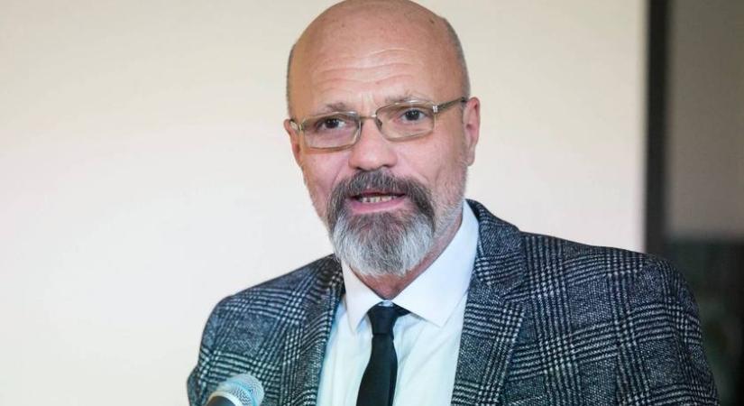 Ilyen gyönyörű helyen él Zacher Gábor és fiatal felesége: szobáról szobára mutatták meg az emeletes házat