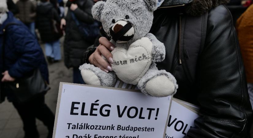 „Nem hiszem, hogy bármi változna attól, hogy a javítóintézetek Pintér Sándortól Pintér Sándorhoz kerültek. Mit tud az a csávó, hogy bármit elnéznek neki?”