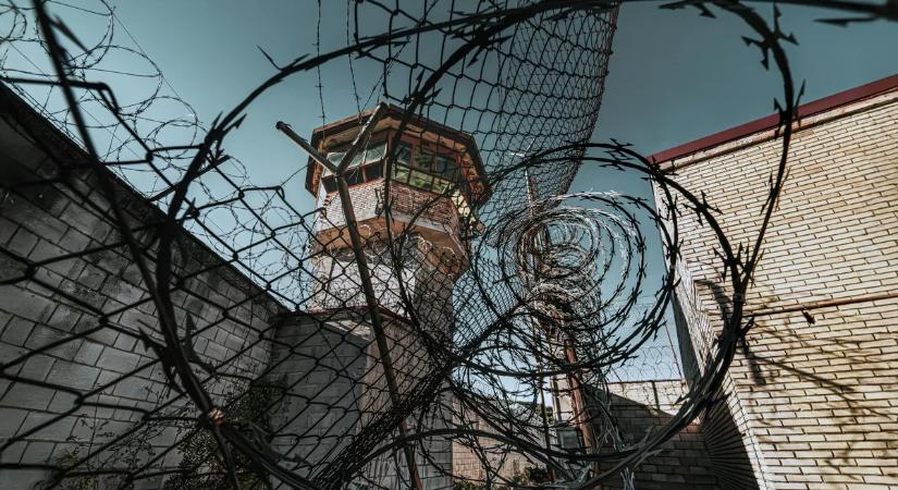 A Pokol Angyalával ül egy cellában a magyar származású milliárdos