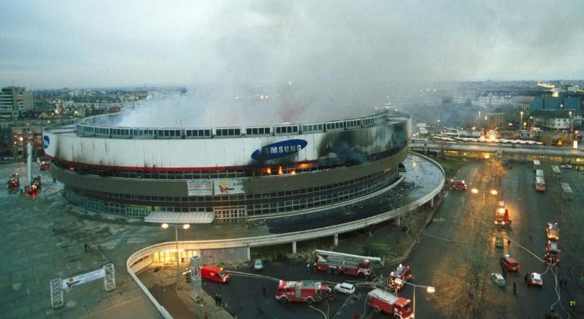 Több mint száz tűzoltó küzdött, porig égett a Budapest Sportcsarnok