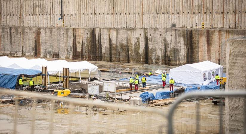Betonöntés előtt: brutális, 133 tonnás vasszerkezet épül Pakson (fotókkal)
