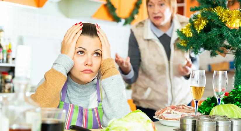 Hiába az ünnepi hangulat, ez az 5 mondat minden évben tönkreteszi a karácsonyi családi ebédet