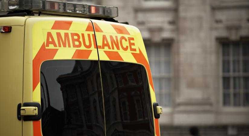 „Gyorsan jöjjetek” – 4 éves kisfiú hívta a mentőket az édesanyja miatt