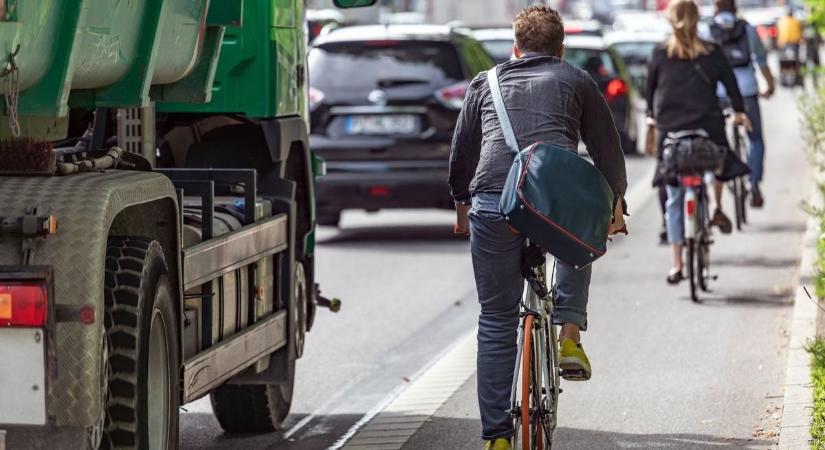 Így változik a KRESZ jövőre: máshogyan kell indexelni, nőhet a sebességhatár – összegyűjtöttük, mire kell készülni