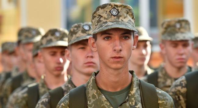 Automatikusan katonai nyilvántartásba veszik a 18 éveseket