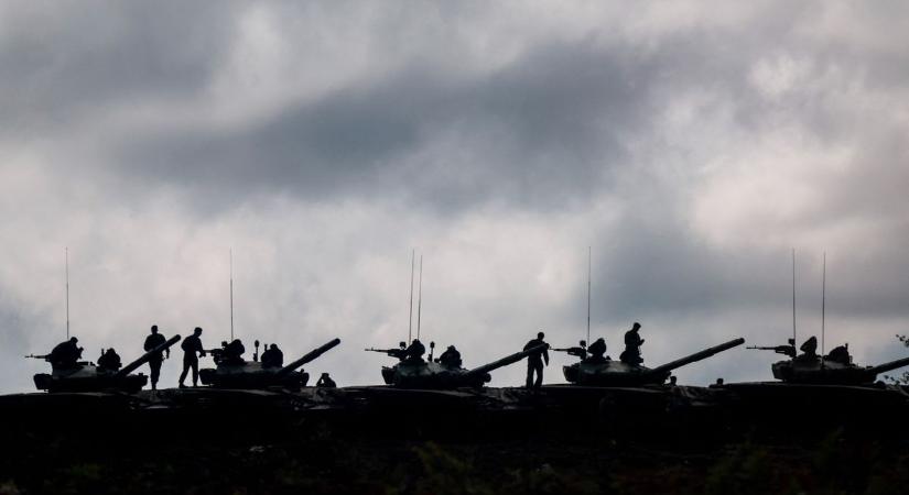 Döntő pillanat közelít kedden: összeállt hét uniós tagország, hogy megszervezzék a hadseregüket az oroszok ellen – 135 milliárd eurót követelnek Brüsszeltől