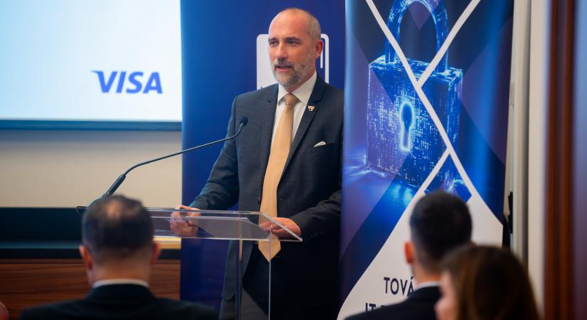 Évente tízmilliárdokat lopnak el a csalók hazai bankszámlákról – Kiderült, ki a legkönnyebb célpont