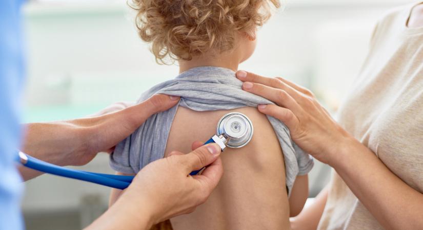 Felmondásba kergetik a gyerekorvost az oltásellenes szülők: ellátás nélkül maradhat egy egész Pest megyei város