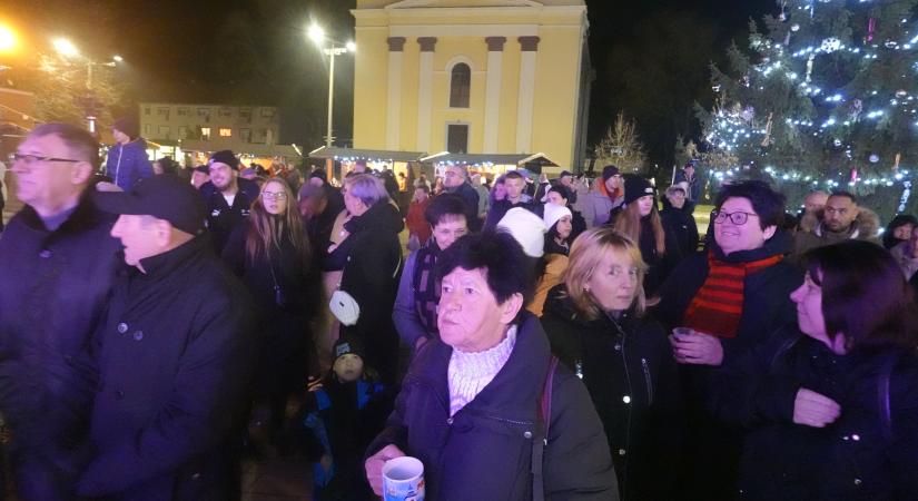 Polgár lakossága közösen várja a csodát