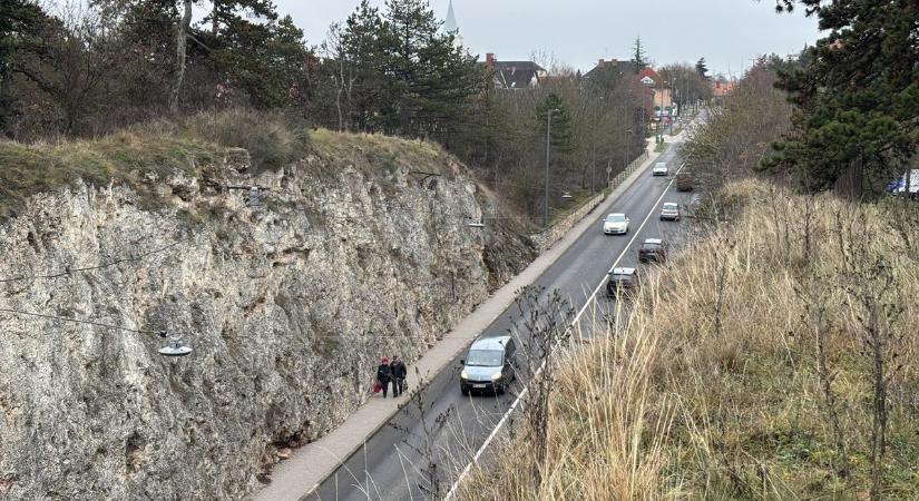 Csúszhatnak az utak, néhol köd nehezíti a közlekedést