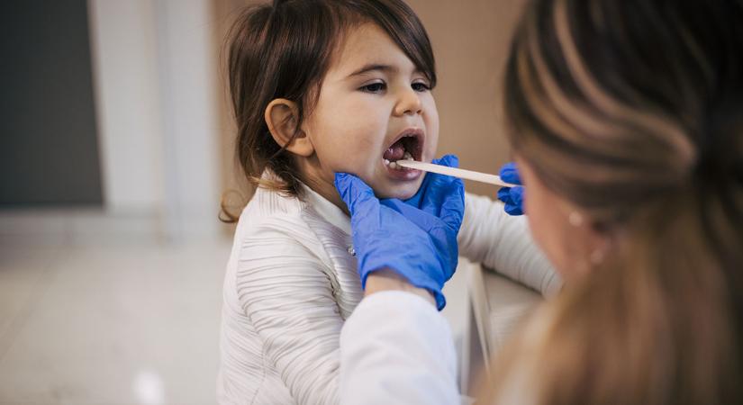 Feladná praxisát a gödi gyerekorvos az oltásellenes szülők támadásai miatt