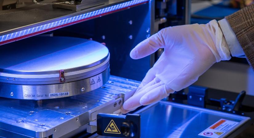 Kifejlesztettek egy chipet, ami nagysgrendekkel felgyorstja az AI-t