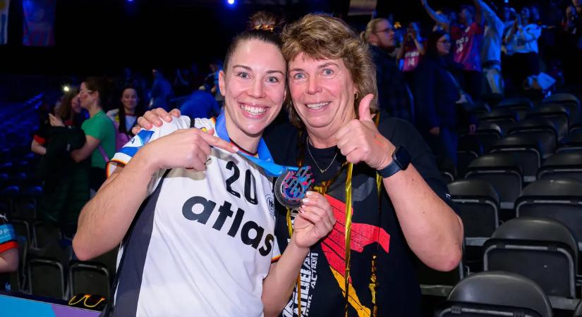 Női kézi vb: nem szomorkodik a Fradi klasszisa, a németek szinte aranyként kezelik az ezüstérmet