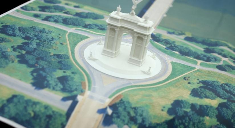 Trump szerint a belpolitikai főtanácsadó elsődleges feladata a Diadalív utánzatának megépítése