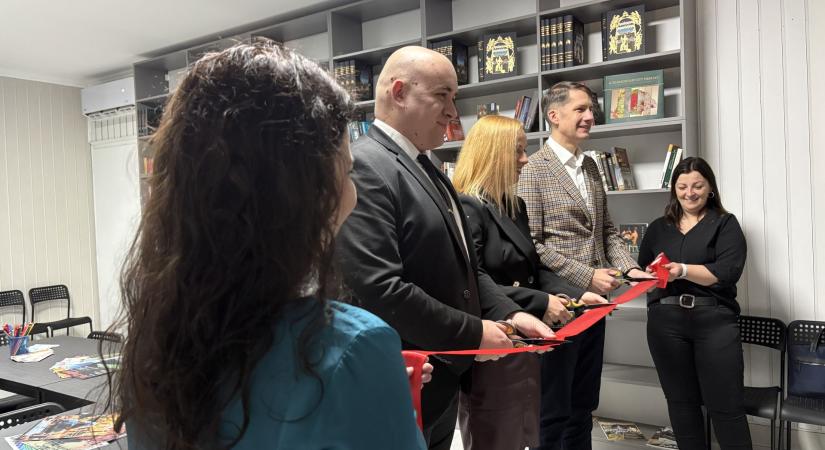 Átadták a topolyai Juhász Erzsébet Könyvtár felújított fiókintézményét Gunarason