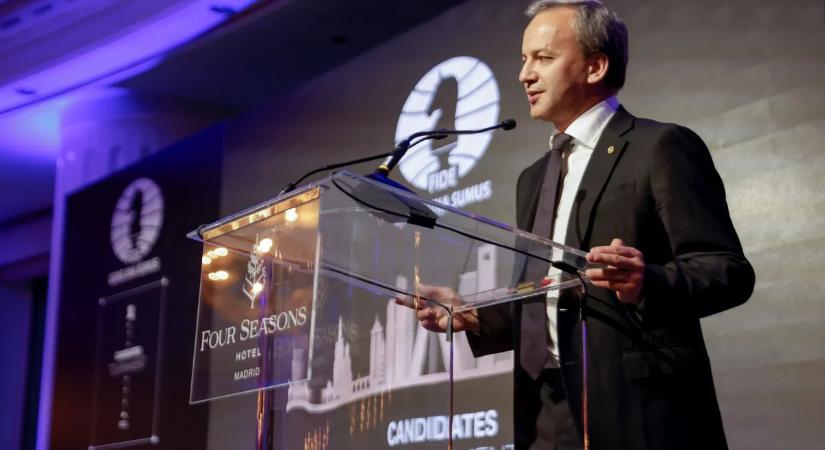 A FIDE megszavazta az orosz sakkozókkal szembeni szankciók feloldását, de még konzultál a NOB-bal