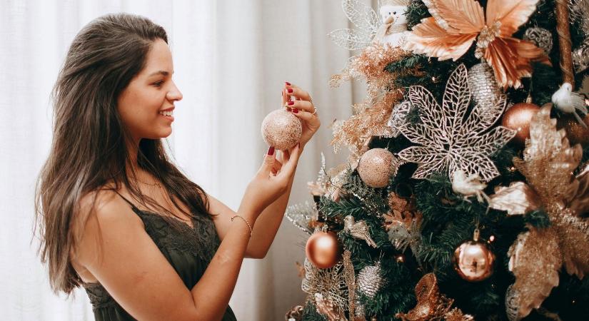 Ez az új karácsonyi őrület, nem hiszed el, mit aggatnak az emberek a fára idén