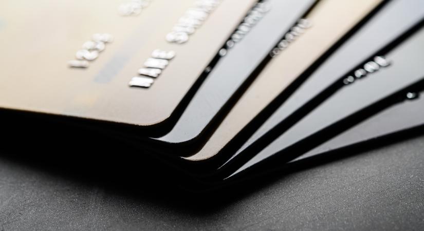 Bankszámla: 2026-ban nem ússzuk meg a díjemelést