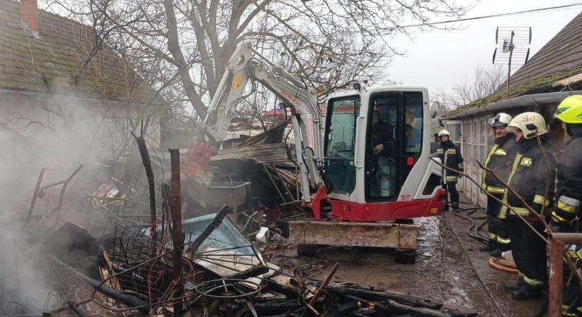 Helyszíni képek a baracsi tűzesetről