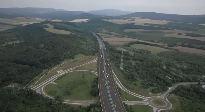 Erről nem is tudtál! Ennyi lesz jövőre az autópálya-matrica