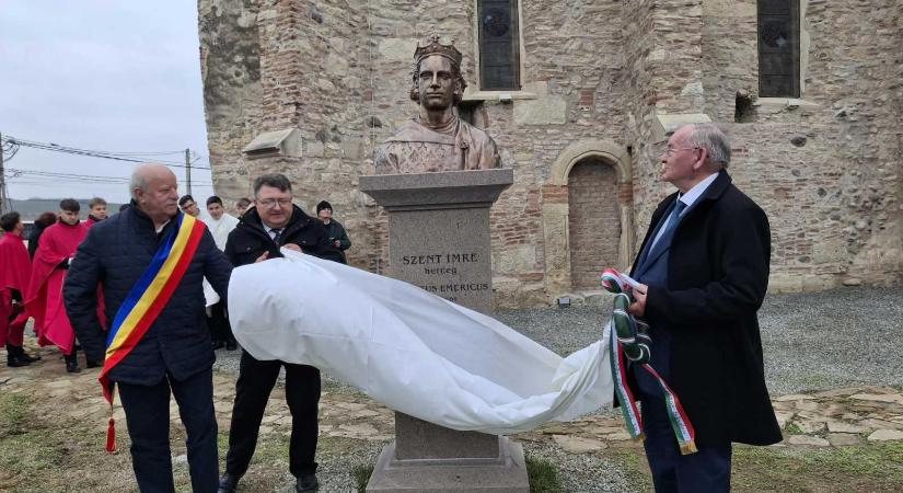 Felavatták Szent Imre herceg mellszobrát Marosszentimrén
