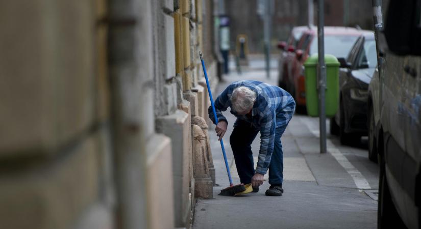 Átlag nyolc hónapig lehet csak kihúzni abból a pénzből, amit a nyugdíj-megtakarításból kivesznek a magyarok