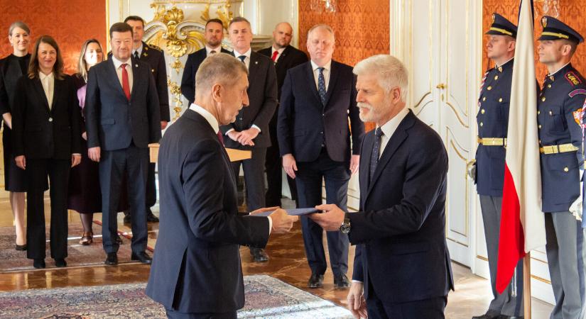 Kinevezte az Andrej Babiš vezette új kormány minisztereit a cseh államfő