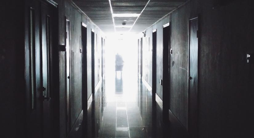 Súlyos támadás a szegedi klinikán: letartóztatták az elkövetőt