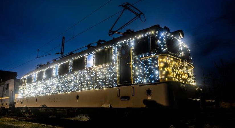 Micsoda látvány: idén újra ünneplőbe öltöznek a vonatok is!