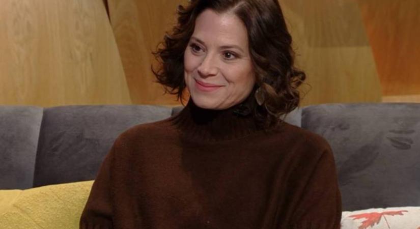 Szinetár Dóra platinaszőke hajjal felismerhetetlen: tiszta Marilyn Monroe ez a frizura