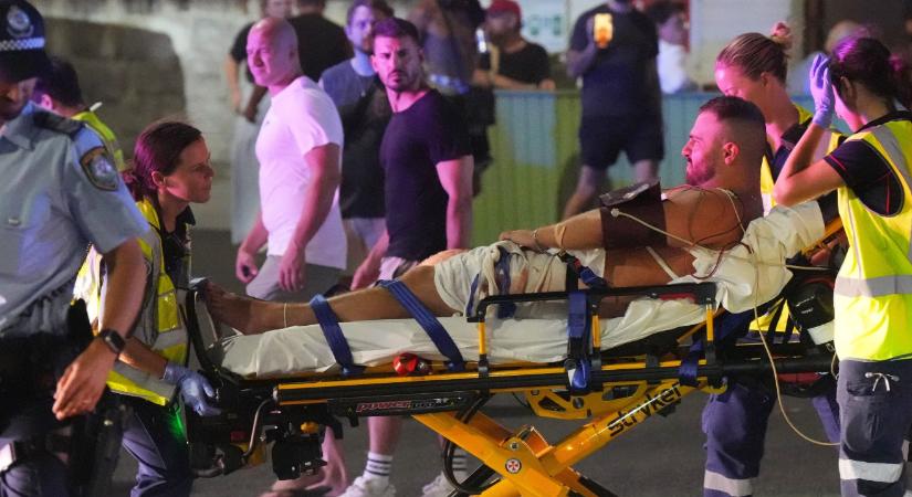 Egy bevándorló férfi és fia követte el Ausztrália harminc éve legsúlyosabb terrortámadását