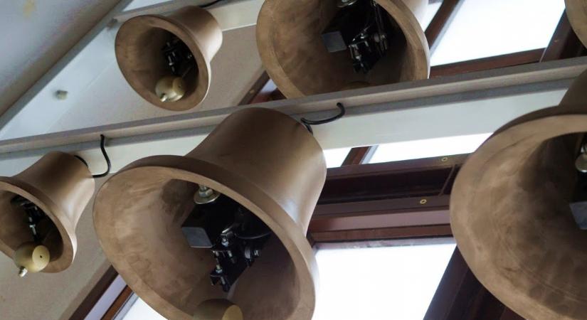 Különleges harangszó tölti be pénteken a debreceni főteret