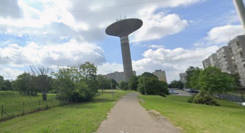 Dőlni kezdett a víztorony, aggódnak a lakók Dunaújvárosban