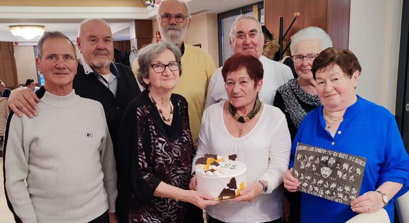 Osztálytalálkozó: közösen ünnepeltek az egykori mosonmagyaróvári tanulók