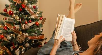 Krasznahorkai új regényétől a régi korok karácsonyaiig – 101 jó könyv a karácsonyfa alá